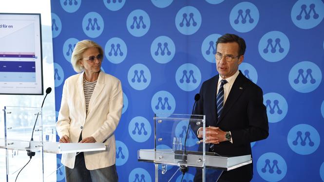 Ulf Kristersson (M), partiledare och statsminster, på pressträff med finansminister Elisabeth Svantesson (M) under Sverigemötet. 