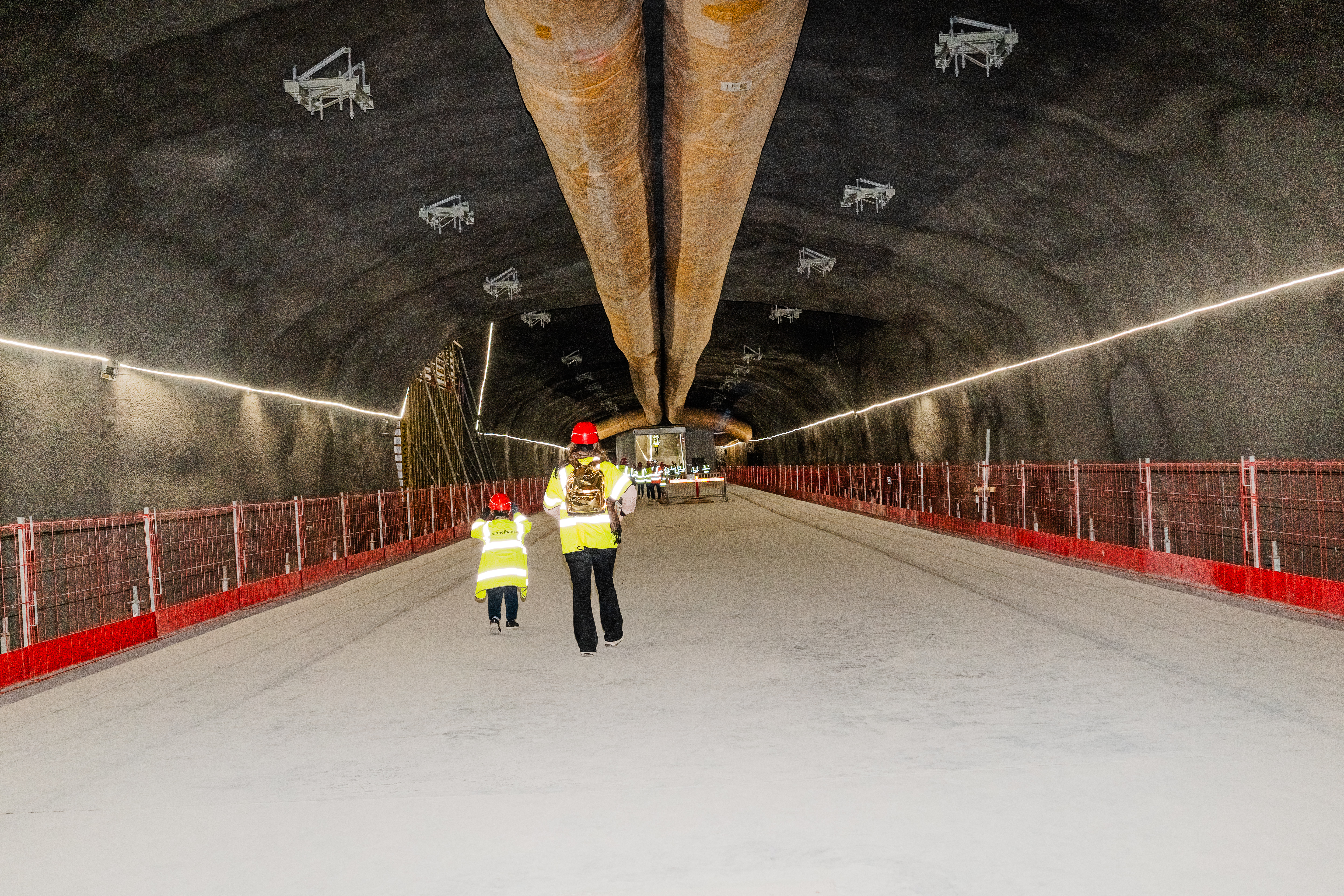 Härifrån tar det sex minuter till T-centralen (plus fyra år). I dagsläget är det snabbare att ta gröna linjen 70 meter upp – då tar det nio minuter.