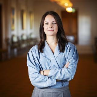 Isabell Mixter (V) är upprörd över att Academedia ska få undervisa några av landets hemmsittare.