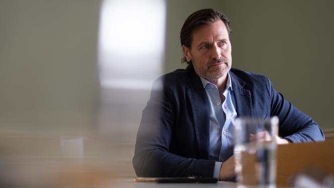 Riksdagsledamoten Martin Melin (L) har sin son på den skandalomsusade internatskolan Lundsberg.