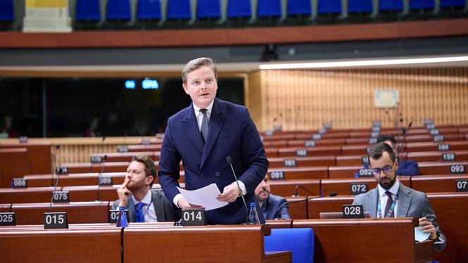 Gustaf Göthberg har fått i uppdrag att utreda Epsteinhärvan i Europarådet.