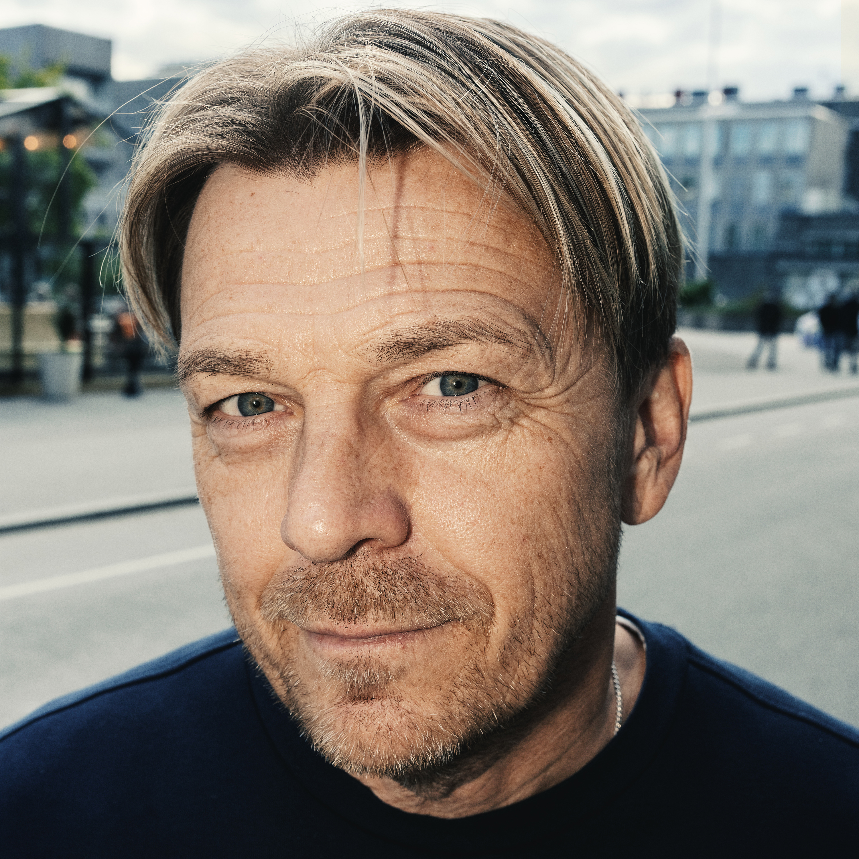 Tony Gustavsson har tagit över det framgångsrika fotbollslandslaget med målet att ta det till VM i Brasilien nästa år.