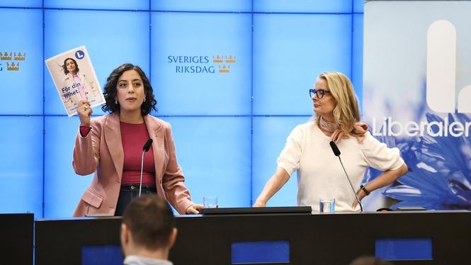 Partiledare Simona Mohamsson (L) och vice partiordförande Lotta Edholm (L).