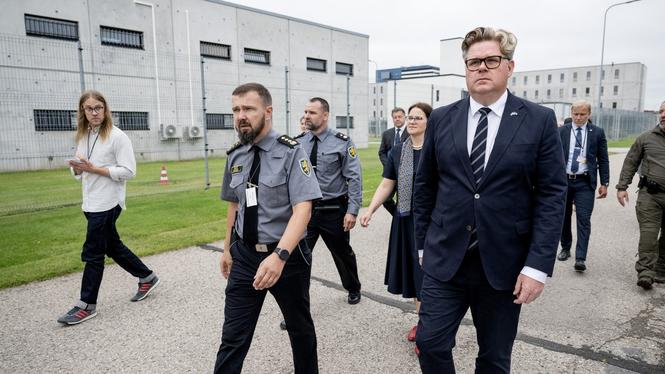 Justitieminister Gunnar Strömmer (M) besökte fängelset Tartu Vangla i Tartu i augusti 2025.