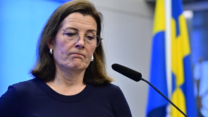 Karin Enström, partisekreterare M, kommenterar SCB:s partisympatiundersökning.