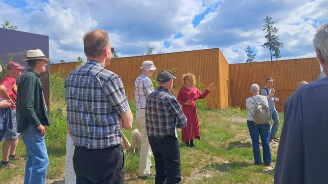 Johan Jenny Ehrenbergs guidade rundtur i solparken.