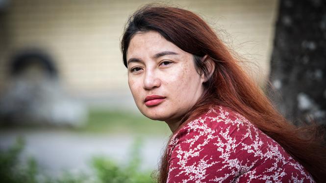 Linda oroar sig för att reglerna ska ändras igen, och är rädd att hennes barn ska gå samma öde till mötes som många andra utlandsfödda tonåringar har gjort. 