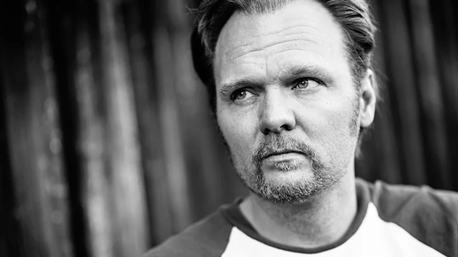 Jens Ganman är aktuell med ”Skjut, gräv, tig”.
