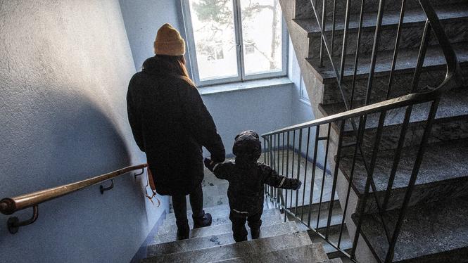 Kvinnor tar fortfarande ut en betydligt större del av föräldradagarna än män. 