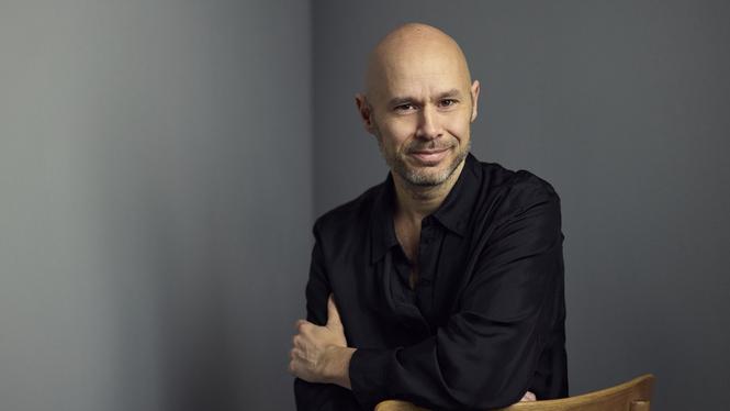 Journalisten Andréas Sundbergs bok ”Fotbollsagenterna” är välskriven och hisnande, tycker Teodor Stig-Matz.