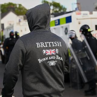 Det pågår våldsamma, högerextrema upplopp i Belfast.