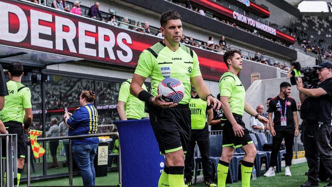 Shaun Evans inför en match i den australiska ligan.