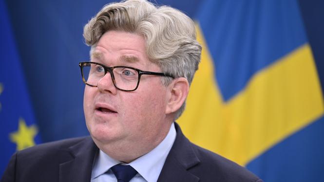 Justitieminister Gunnar Strömmer (M) väntas ge besked om hur regeringen ställer sig till ex gratia-ersättning i da Costa-fallet.
