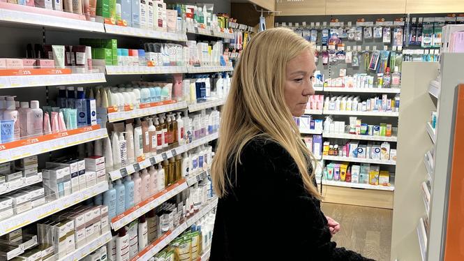 Anna Henderson, 47, är en av dem som drabbas av bristen på östrogrenläkemedel.