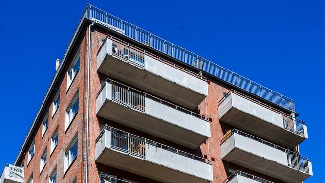 Huset vid Mastparken i Gröndal står klart och är bebott, ändå kampanjar SD på att stoppa projektet.