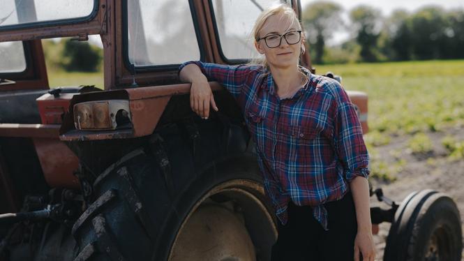 Andelen ekologiska jordbruk har minskat stadigt sedan 2019.  Men för Frida Thomsson är konventionell odling med bekämpningsmedel otänkbart. ”Jag hade inte själv velat äta det”.