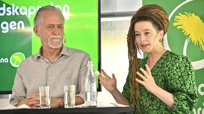 Miljöpartiets språkrör Daniel Helldén (MP) och Amanda Lind (MP) håller pressträff under politikerveckan i Almedalen.