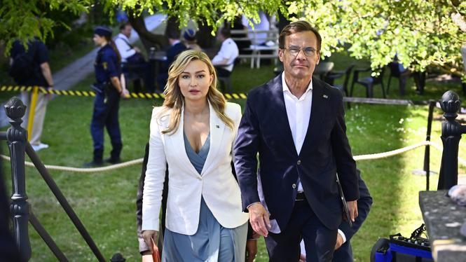 Statsminister Ulf Kristersson (M) och energi- och näringsminister Ebba Busch (KD) inför pressträffen om kärnkraft.