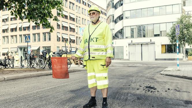 Vägarbetaren Jones tycker att han blivit känsligare för värmen med åldern. "Jag pallar inte längre lika mycket", säger han.