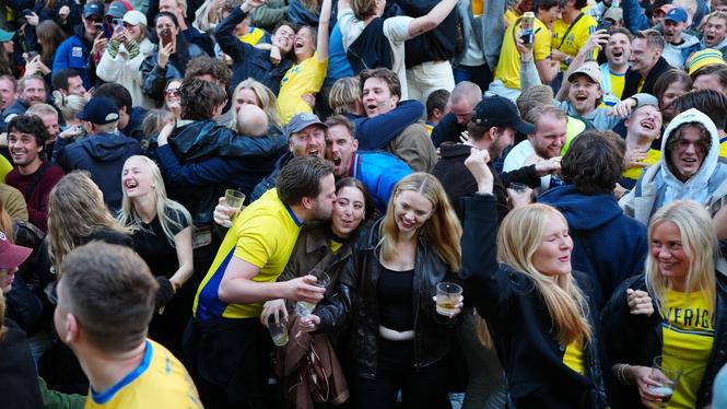 Fotbolls-VM är en folkfest i Sverige, inte minst på krogarna.