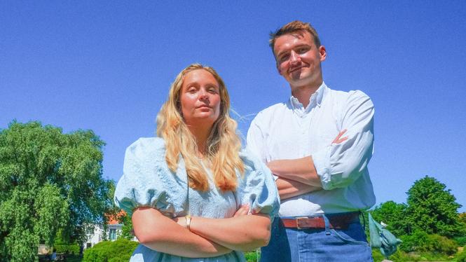 Hanna Lindqvist och Anton Bylin i Almedalsparken. De har varit språkrör för Grön Ungdom sedan februari 2025.
