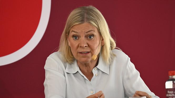 Socialdemokraternas ekonomisk politisk talesperson Mikael Damberg (S) partiledare Magdalena Andersson (S) håller pressträf i Almedalen.