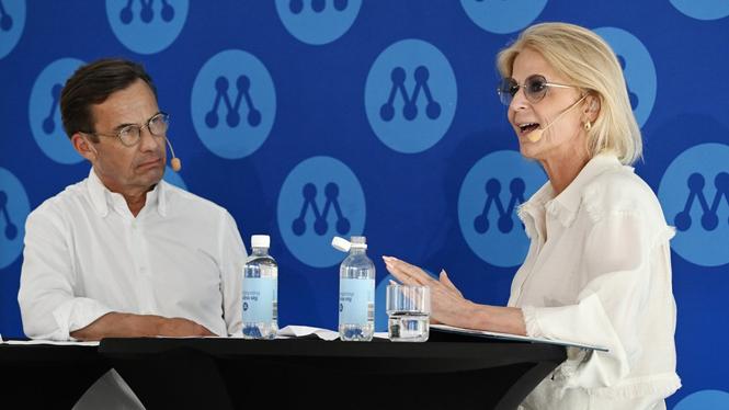 Statsminister Ulf Kristersson och finansminister Elisabeth Svantesson vill sänka skatten för föräldrar nästa mandatperiod.