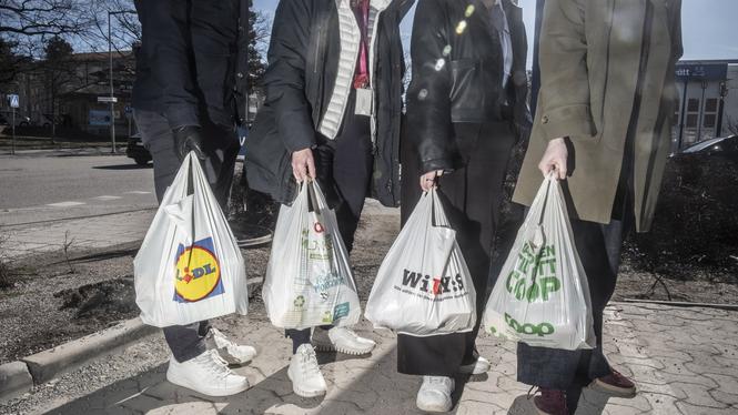 Sedan plastpåseskatten skrotades har användningen av bärkassarna ökat igen. Arkivbild. 