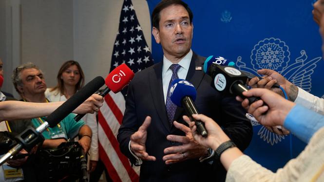 Iran svarar – attackerar amerikanska krigsfartyg